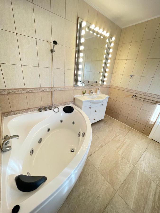 Biolocalia House Oltenia Балотешти Экстерьер фото